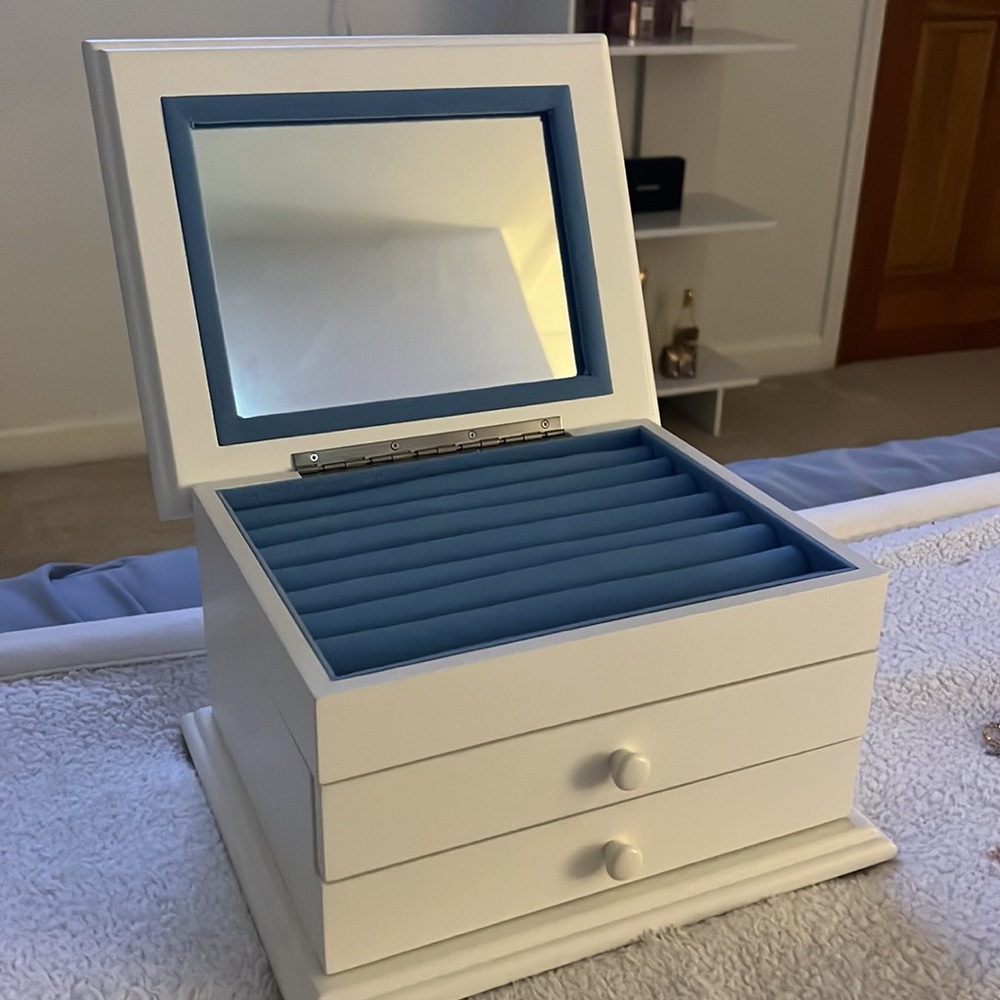 Jewelry organizer